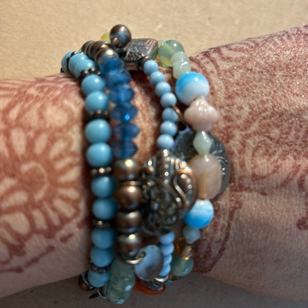 Blue toned beaded stretchy bracelet medley
